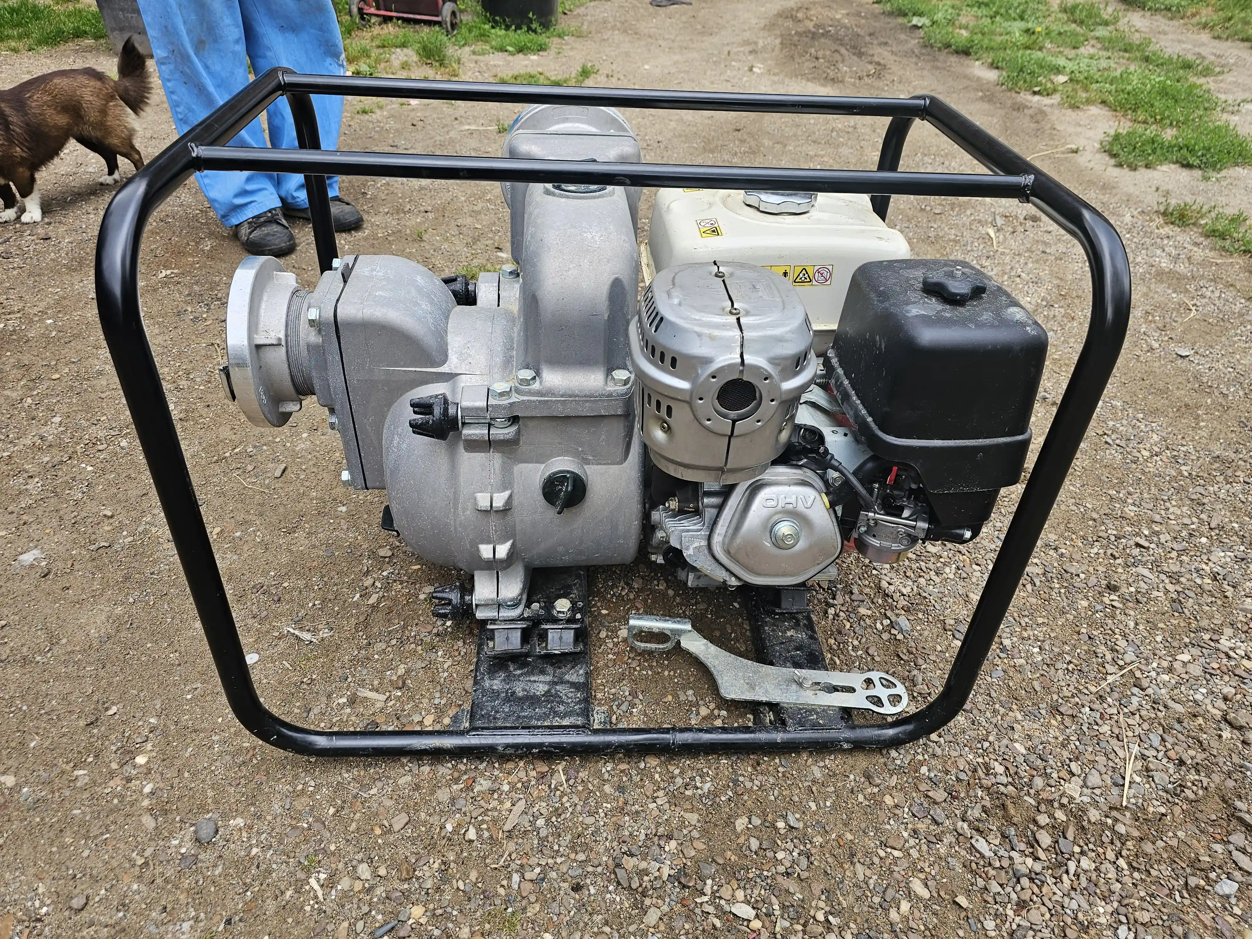 Bočni pogled na pumpu Honda WT40X
