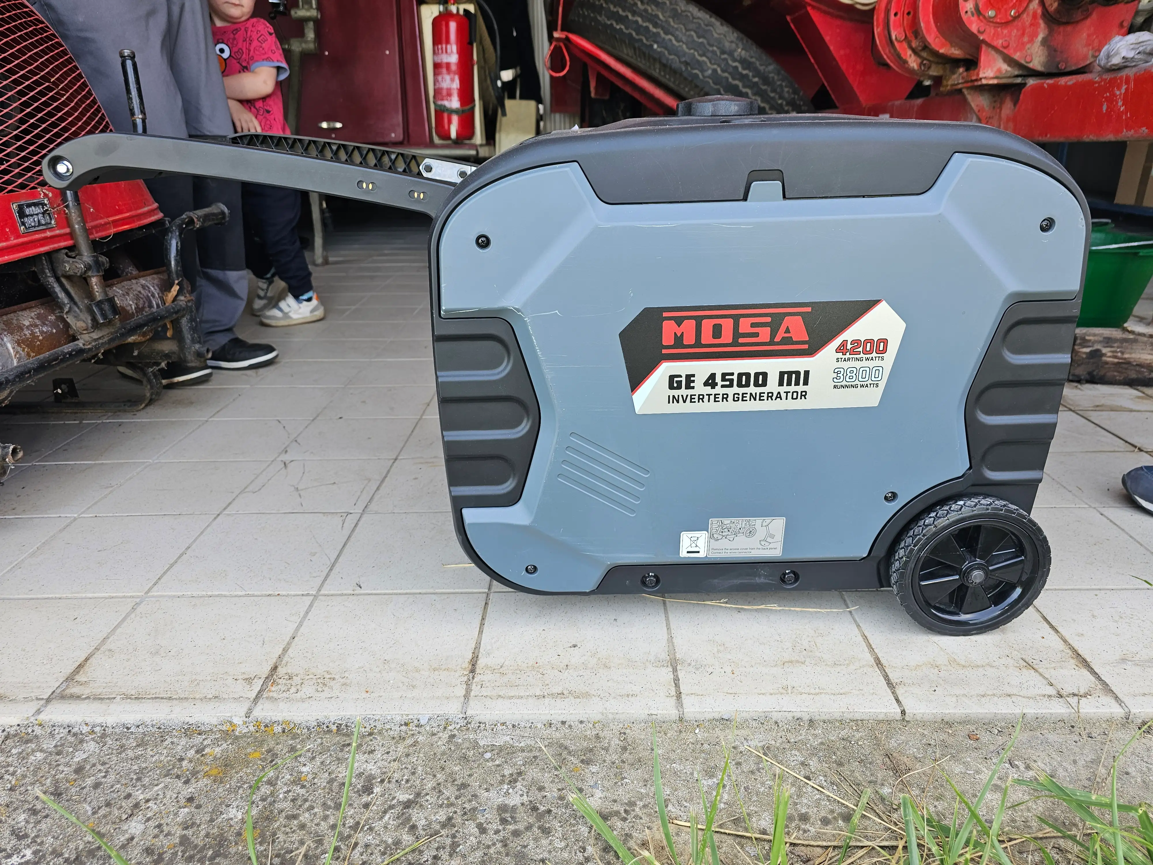 Bočni pogled na agregat MOSA GE 4500 MI