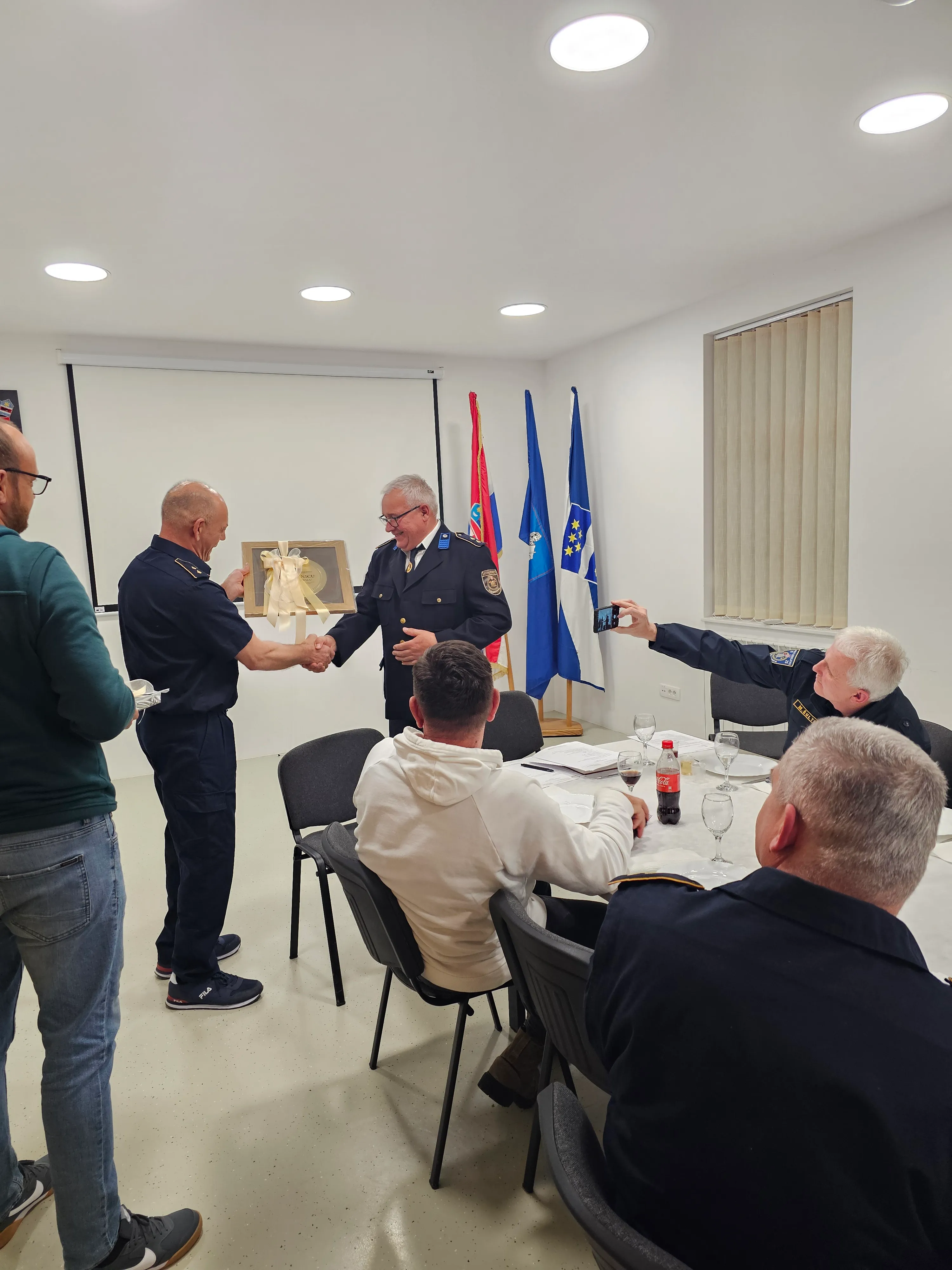 Uručenje zahvalnice bivšem predsjedniku VZO Bebrina